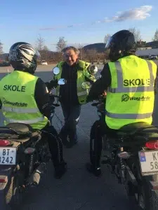 Roy Holtet, trafikklærer hos Way2Ride, med over 30 års erfaring i bil- og MC-opplæring.